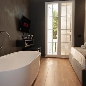 Otel Bel Ami, Tiran